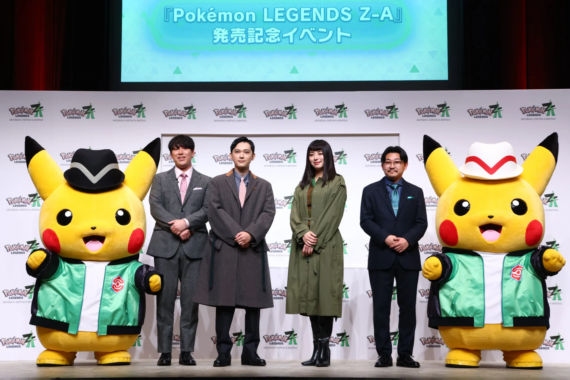 『Pokémon LEGENDS Z-A』主人公衣装のピカチュウ2体とゲストの集合写真