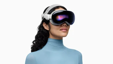 M5チップ搭載Apple Vision Proを装着する女性