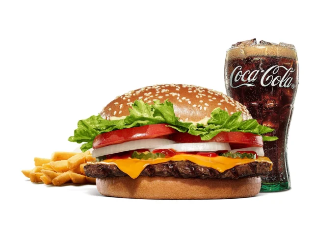 ワッパー®チーズ セットのハンバーガー、フレンチフライ、ドリンク