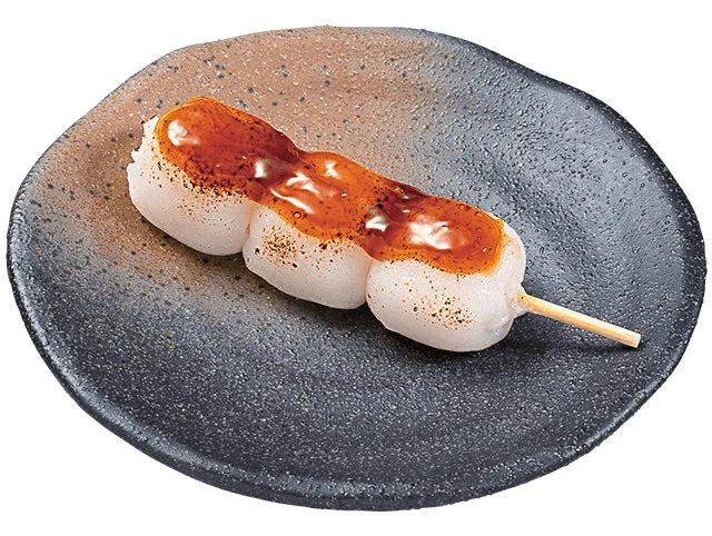 皿に盛られた甘じょっぱいみたらし団子