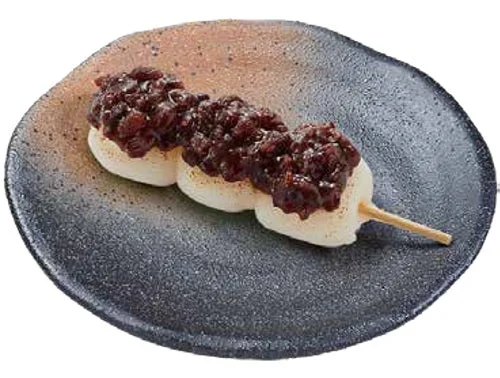 お皿に小豆がたっぷり入ったふわふわ団子