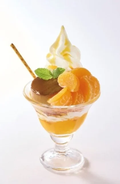 自家製プリンと早生みかん、ソフトクリームのジョナサンデー