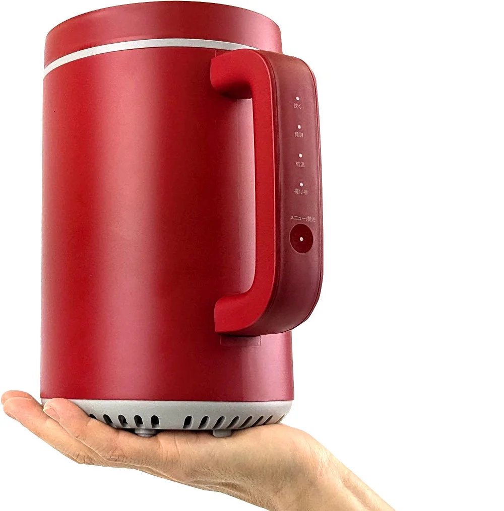 手のひらに乗るサイズの赤いミニ炊飯器「ていとうシェフ ちびっこ」