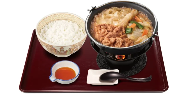 すき家の牛・胡麻麻辣湯鍋定食とごはん、麻辣オイル