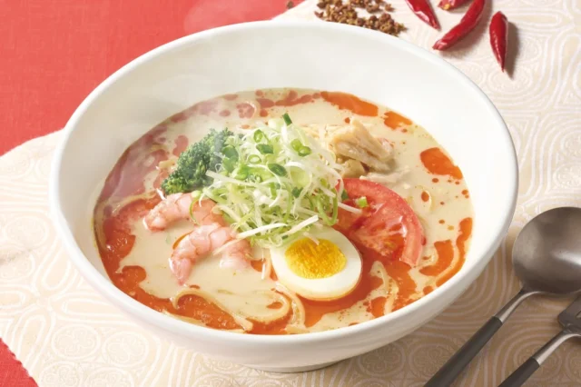クリーミー豆乳仕立ての麻辣湯スープパスタのアップ写真