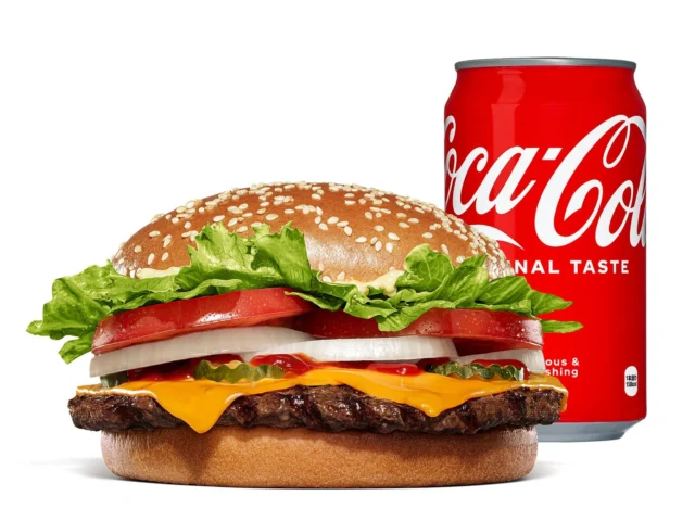 バーガーキングのワッパー® チーズセットとコカ・コーラ®