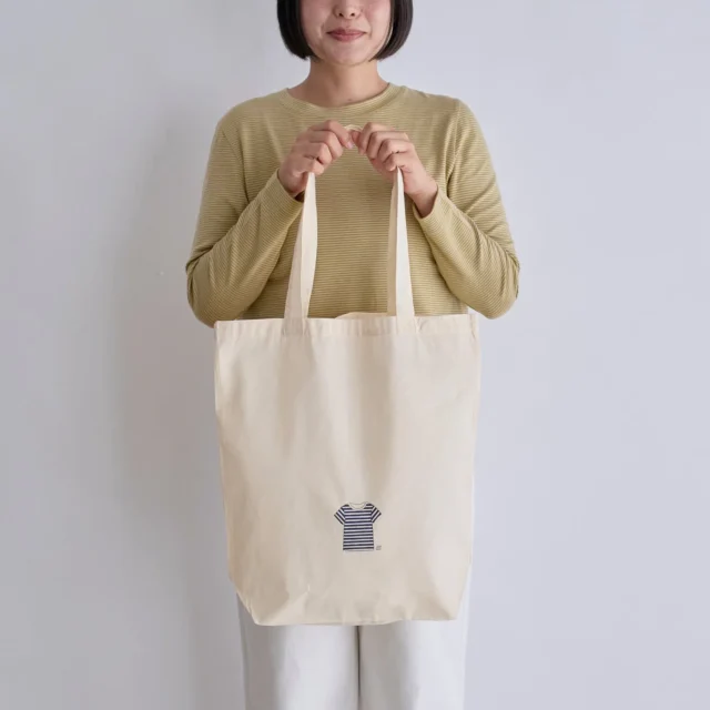 栗原はるみ監修オリジナル「トートバッグ」を着用したモデル
