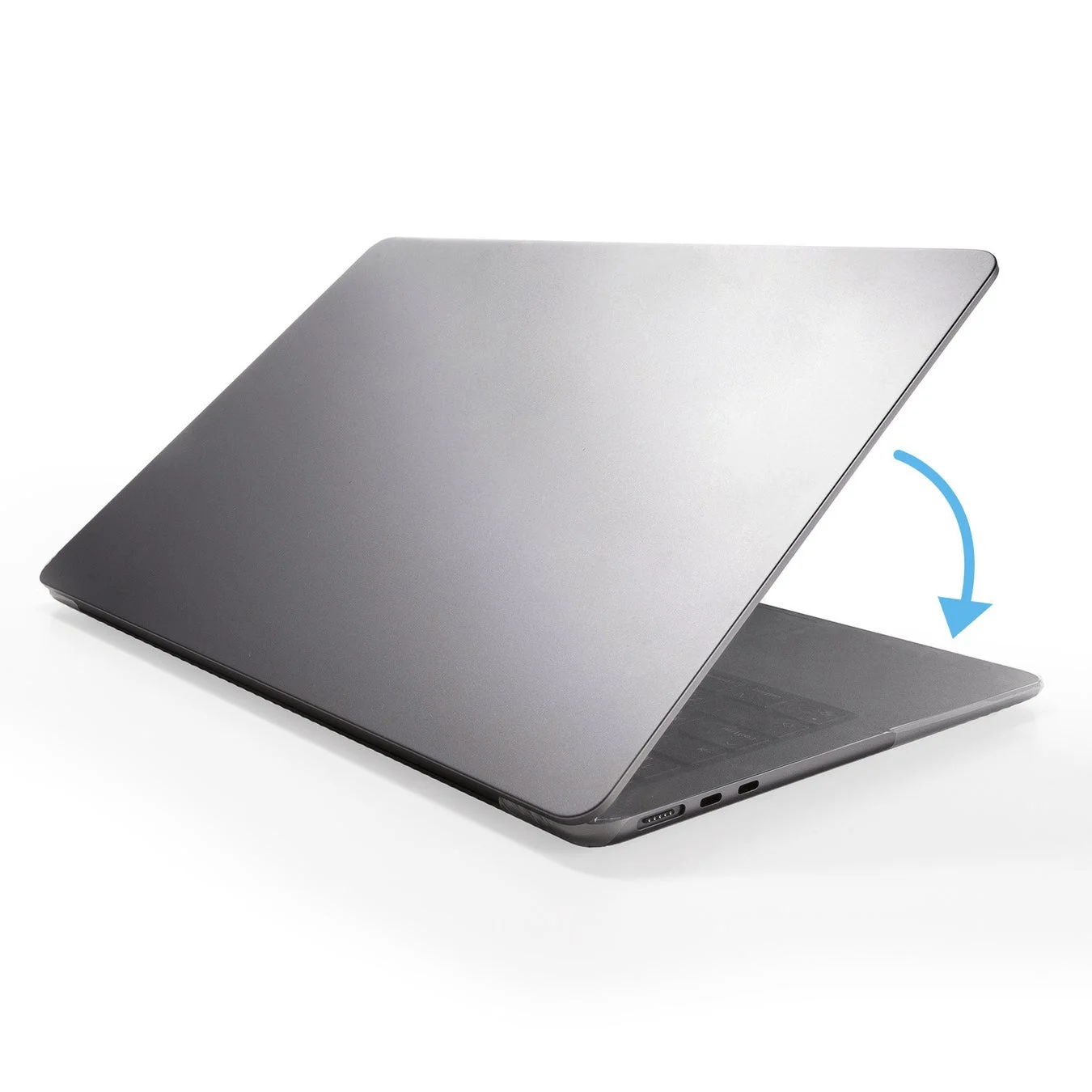 MacBook Air/Proにキーボードカバーを装着したままスムーズに本体を閉じる様子