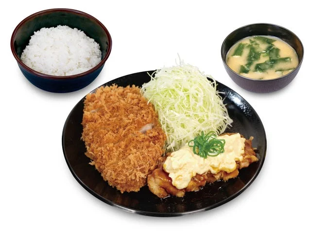 松のやのロースかつ&チキン南蛮(1枚)定食。ご飯と味噌汁付き。