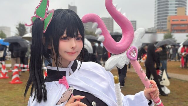 雨の中でも映える可愛さ! むうにゃ、『鬼滅の刃』栗花落カナヲを池袋ハロウィン2025で完全再現