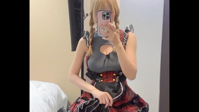 イタズラ心いっぱい! ネコノメ、セクシーなゴシックパンク衣装でハロウィン気分を盛り上げる