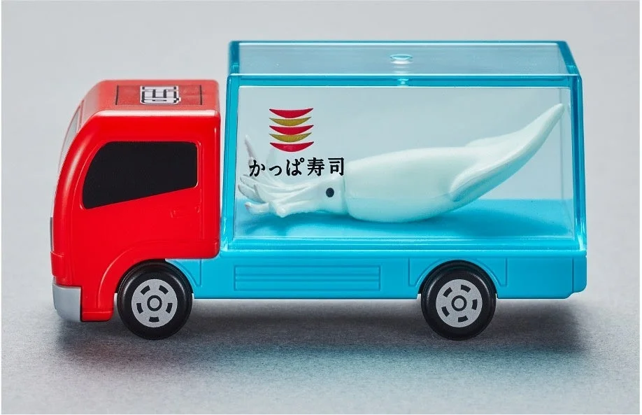 かっぱ寿司限定トミカ『トラック(暗いところで光るいか)』の側面画像