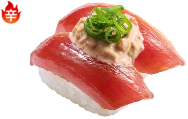 きまぐれクック監修の漬けたかつおにキムチとマヨをトッピングした握り