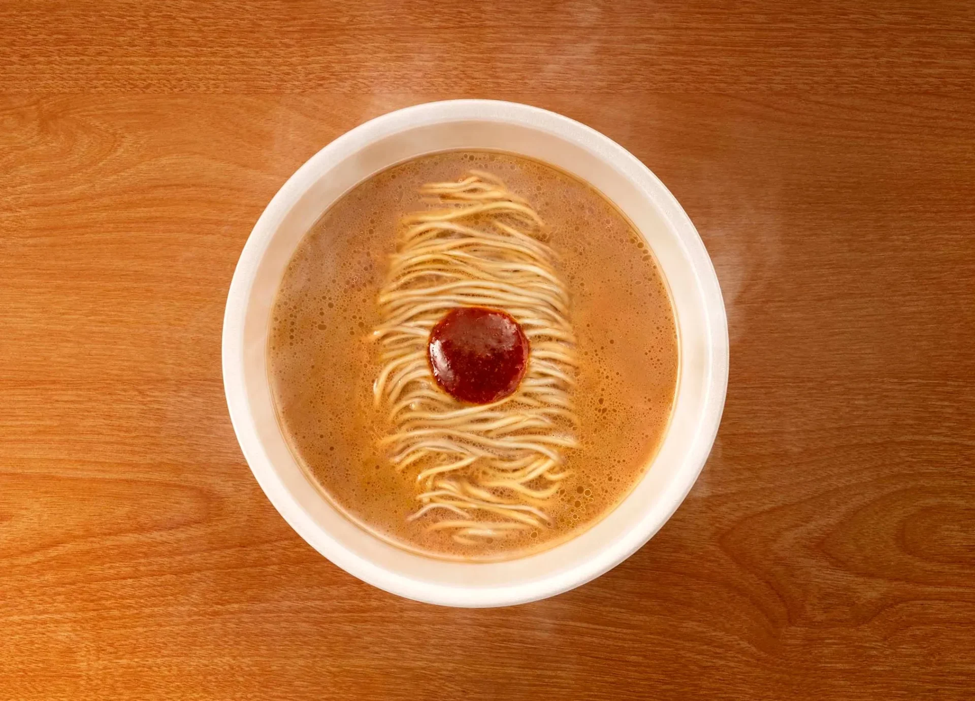 「一蘭とんこつ釜だれ」カップ麺を上から見た完成イメージ