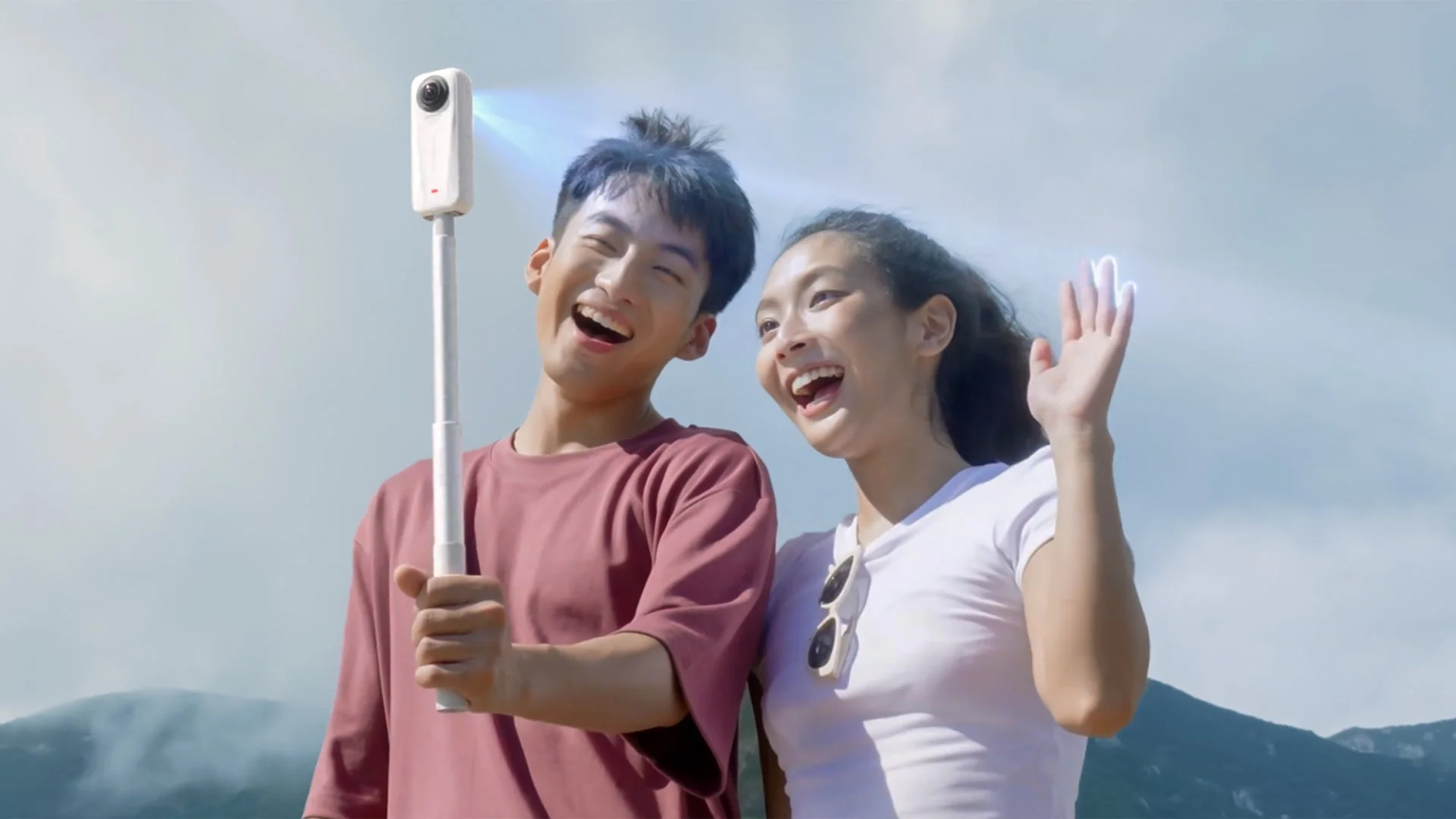 Insta360 X4 Airでジェスチャー操作を使い撮影を楽しむ友人たち