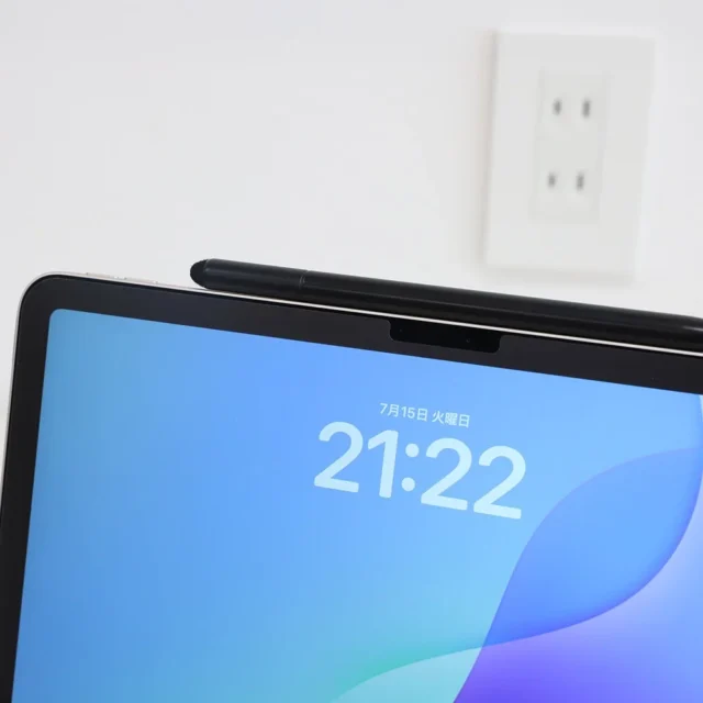 OWL-TPSE15をiPad側面にマグネット吸着