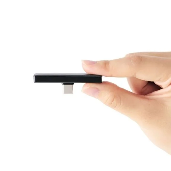 指で持つ超小型iPhone向け外付けSSD