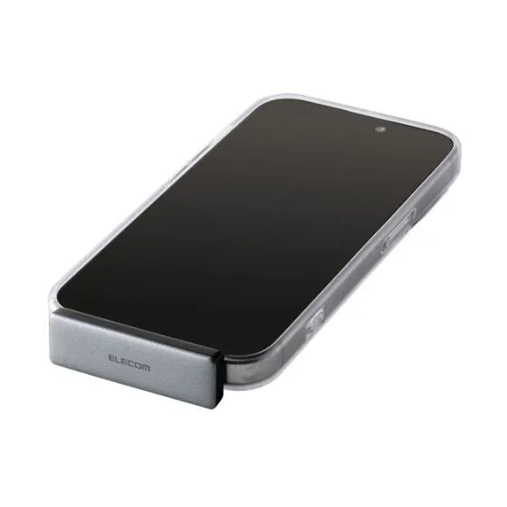 iPhoneケースを付けたまま接続された外付けSSD