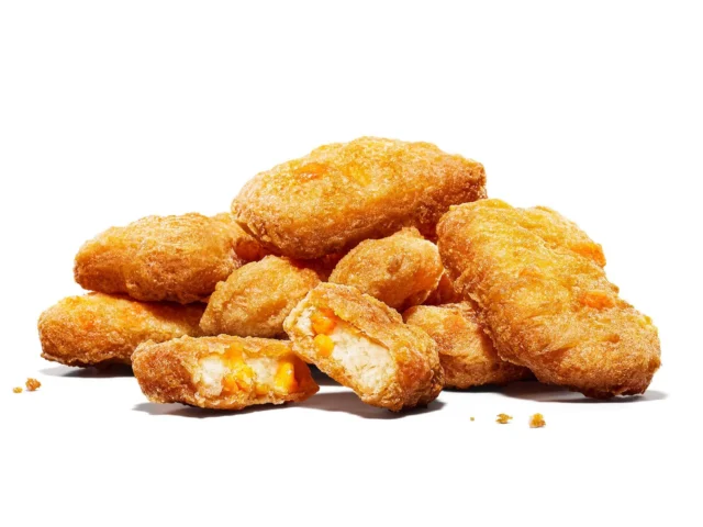 とろけるチーズが入ったジューシーなチーズチキンナゲット