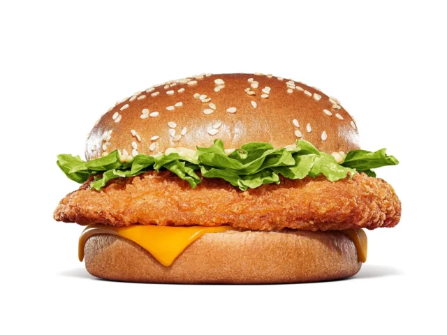 濃厚チーズを挟んだチーズスモーキーフライドチキン