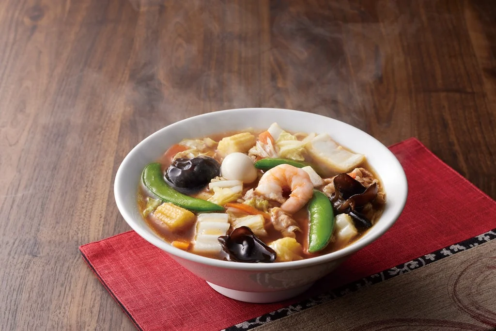 旨みとコクのあるスープが特徴の丸源五目そば