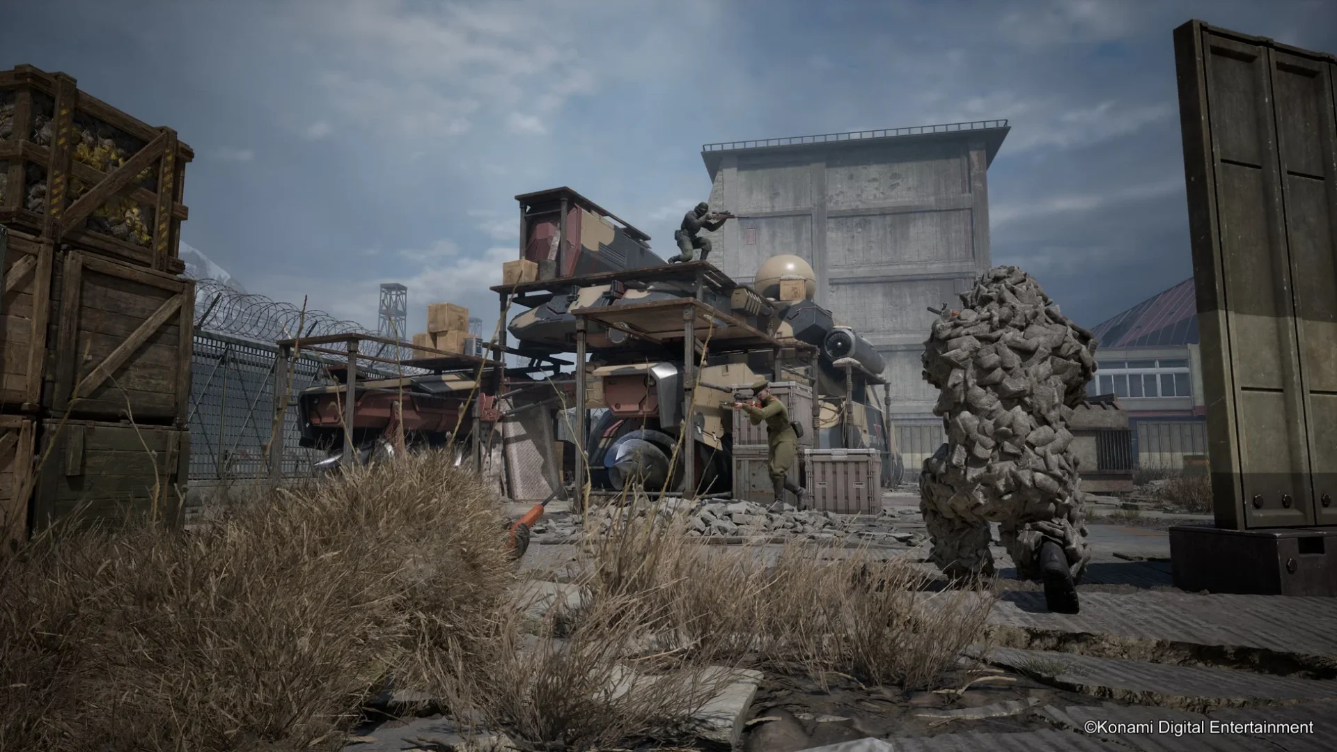 「FOX HUNT」のゲームプレイ画面、廃墟でステルス行動をとる兵士たち