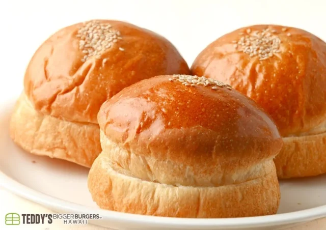 カビ止め・防腐剤不使用の「極厚特製バンズ」。