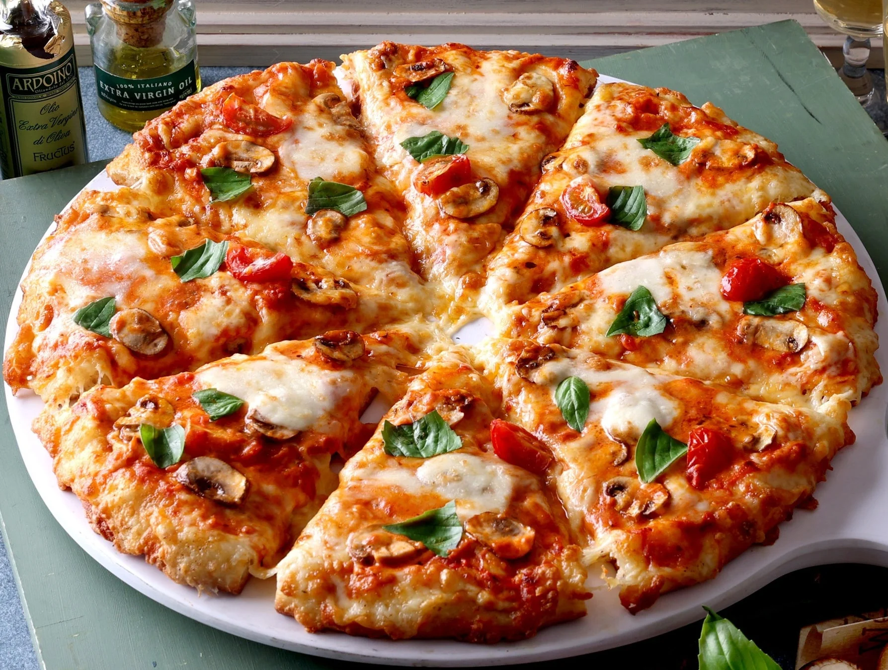 マッシュルームとモッツァレラチーズが乗ったピザーラ「フレッシュマッシュルームのマルゲリータ」