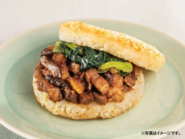 モスライスバーガー<魯肉飯(ルーローハン)>のクローズアップ