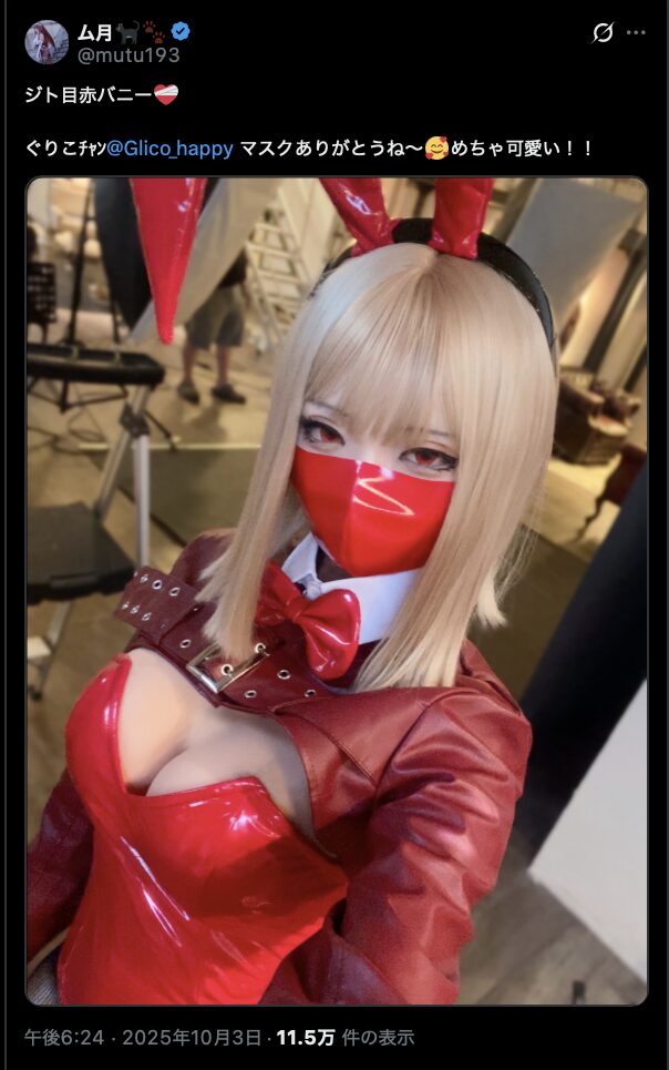 艶やかな赤いエナメルが眩しい！　ム月、ジト目赤バニーのコスプレ写真を公開