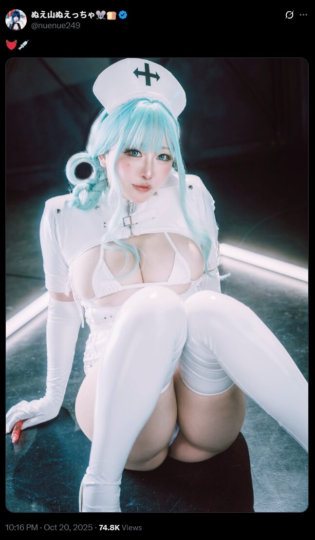 純白ナースコスプレで魅せる！　ぬえ山ぬえっちゃ、光沢感と曲線美にファン釘付け