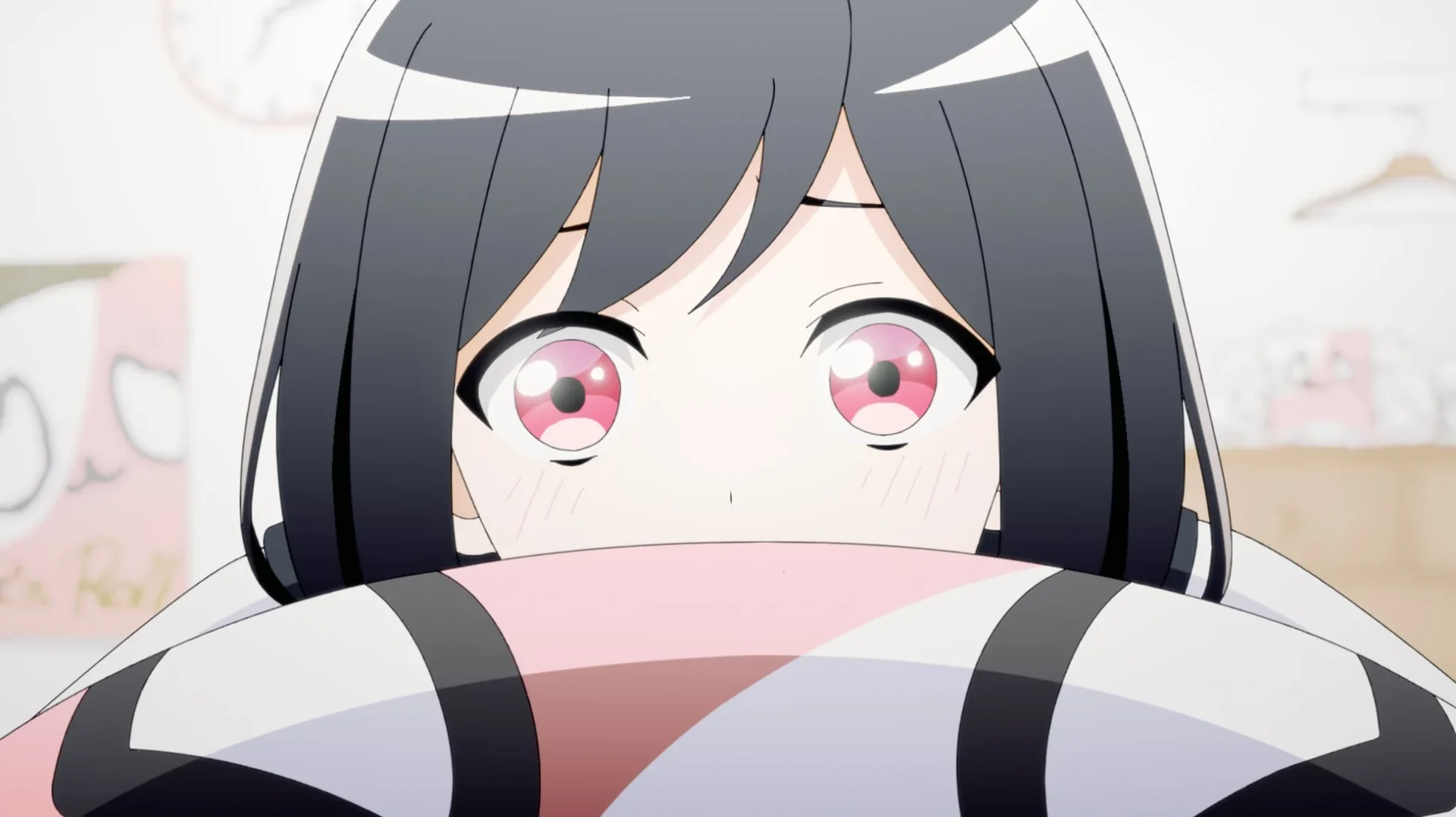 主人公・遥華ランの驚いた表情のアニメ場面