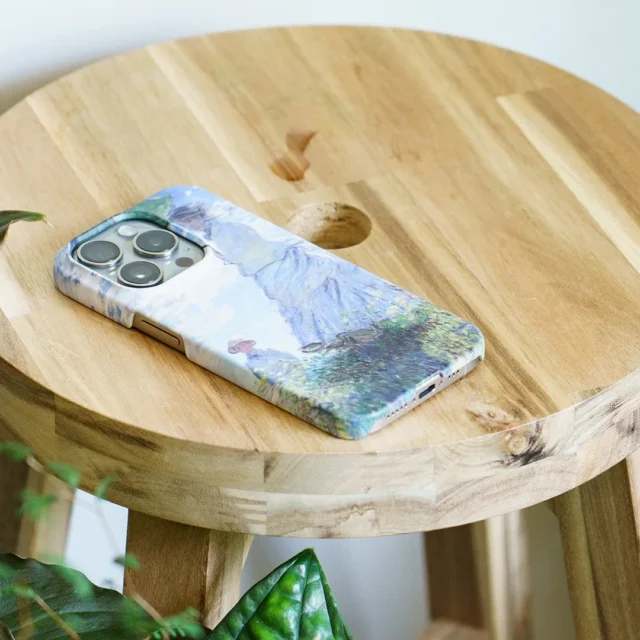 モネの絵画がデザインされたiPhone17スマホケースの実物