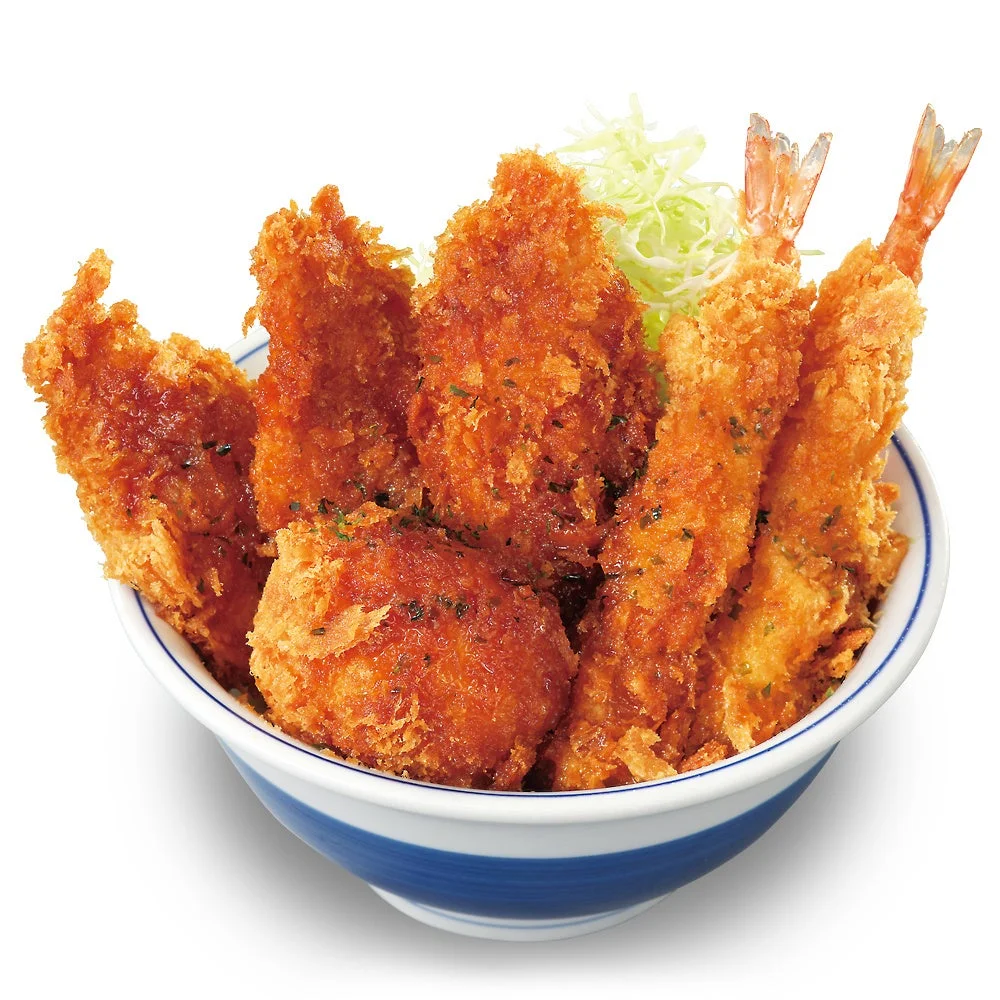 かつやの期間限定「タレカツ丼」単品。鶏ささみ、海老、半熟たまごのフライが盛り付けられている
