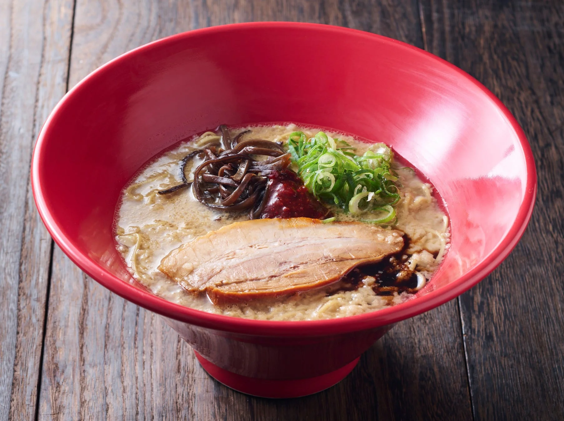 一風堂の赤丸新味、にんにく香油と特製辛味噌のコク深い一杯