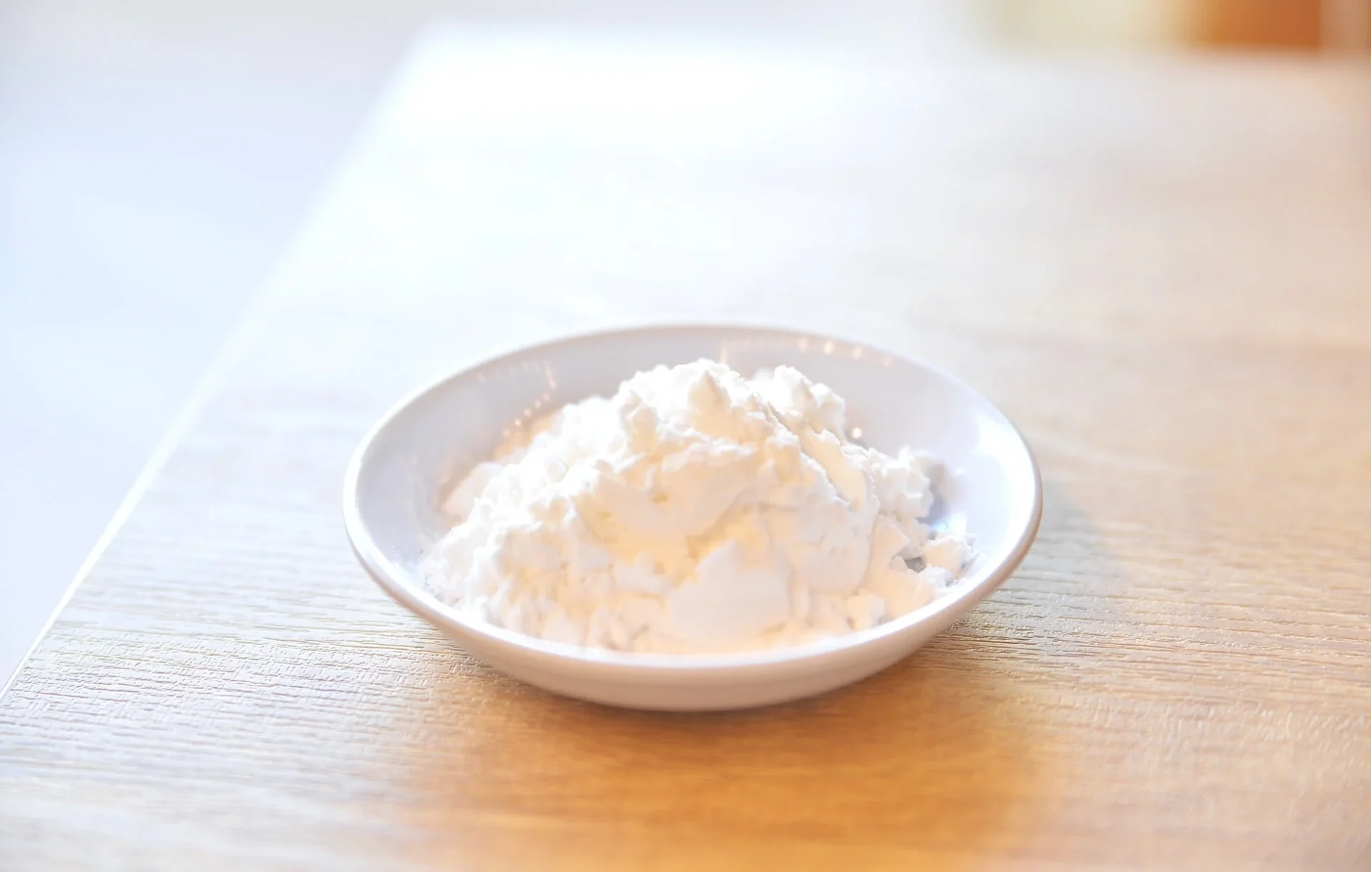 皿に盛られたじゃがいもでんぷん