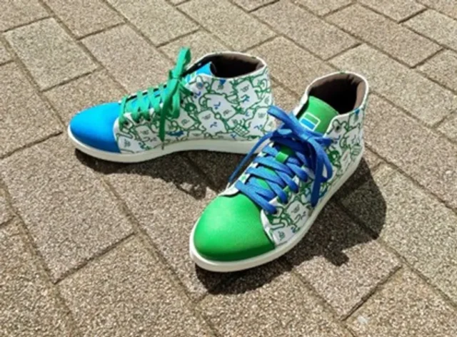 ファミッペとファミマカラーをあしらった限定オリジナルスニーカー