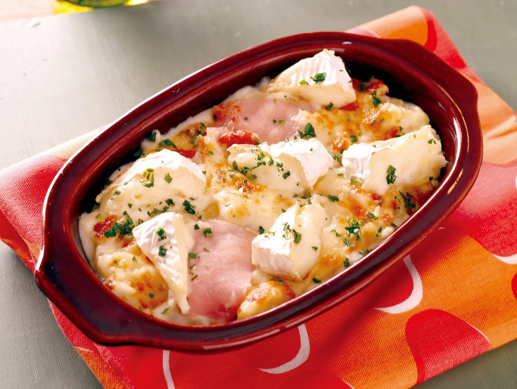 ピザーラの新メニュー、北海道カマンベールと生ハムのグラタン