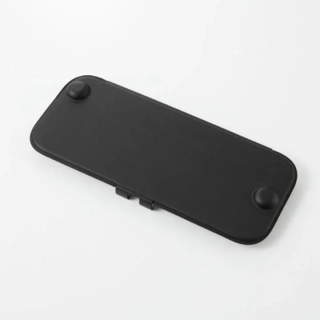 Nintendo Switch 2に装着されたフラップカバー（閉じた状態）
