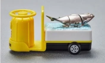 かっぱ寿司限定トミカ『ターレー（ぴちぴち動くまぐろ）』側面からの様子とまぐろのギミック