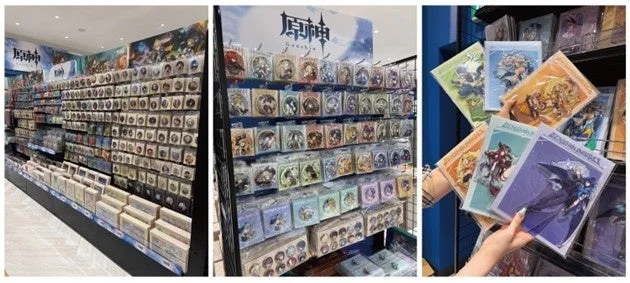 『原神』『崩壊:スターレイル』などの人気アプリゲーム雑貨が並ぶ棚