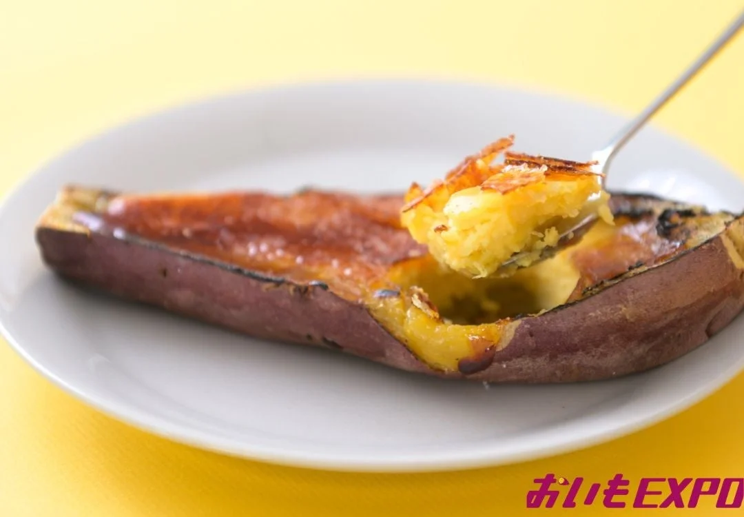 スプーンで掬われたスイートポテトブリュレ