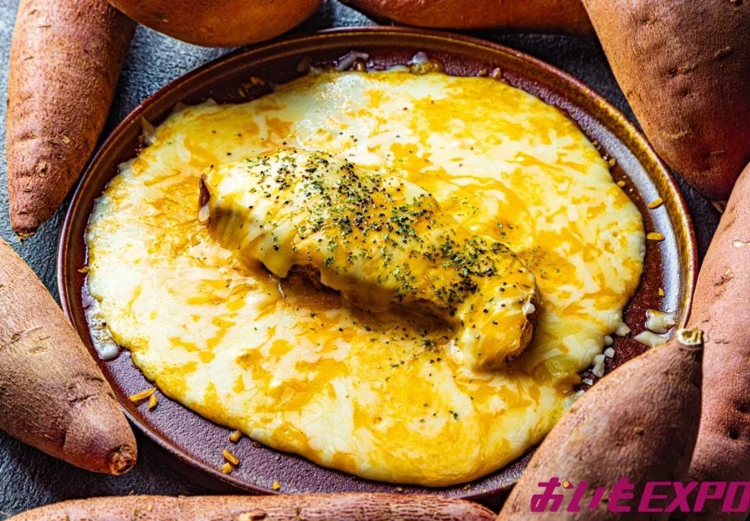 チーズがたっぷりかかったハニーチーズ焼き芋