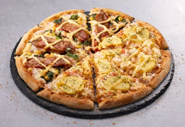 炭火焼チキンと蟹の贅沢ハーフ&ハーフピザ