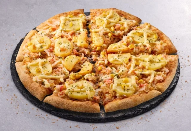本ズワイガニのポテトマヨピザ