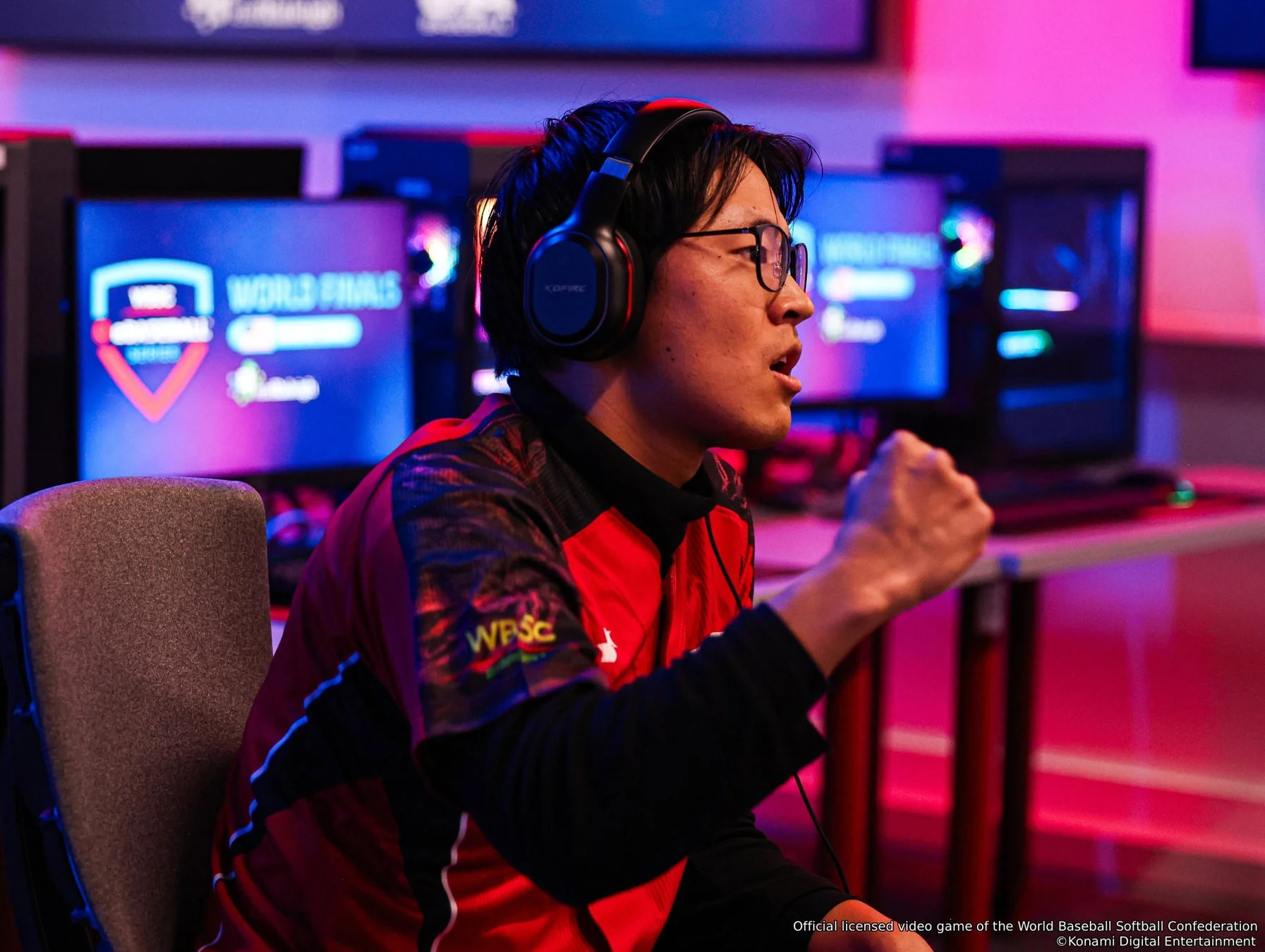 ワールドファイナル決勝戦でプレイするPOME選手