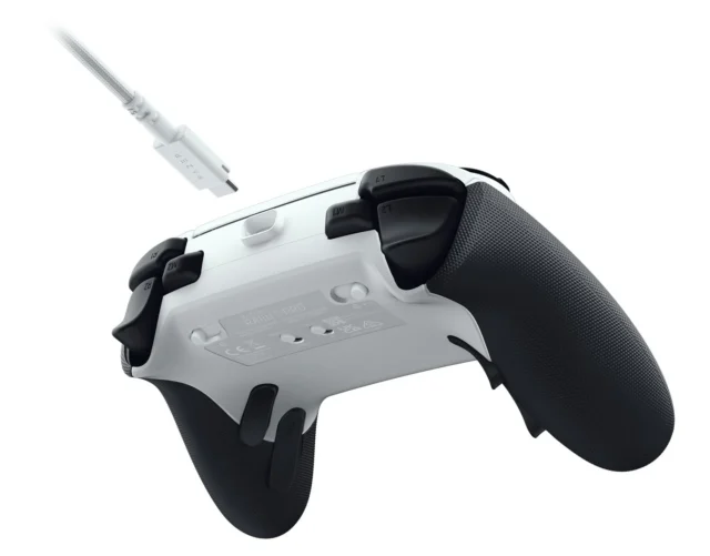 Razer Raiju V3 Proホワイトエディションの背面斜めからのアングル