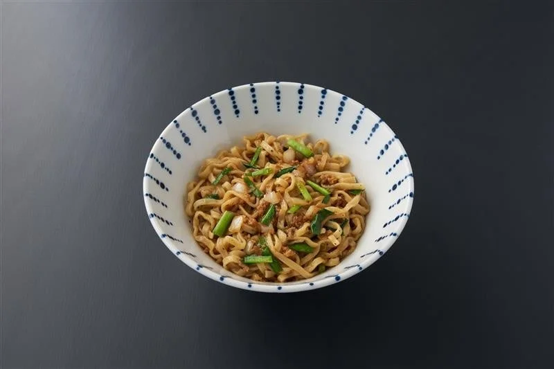 「お店で仕上げた 台湾まぜそば」の完成写真、具材が麺と絡んでいる