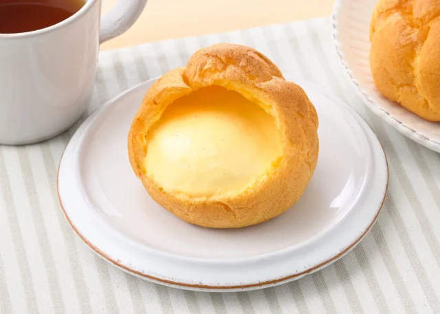 ジャンボシュークリーム（カスタード）の断面