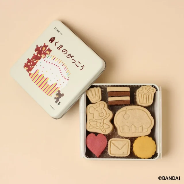 「くまのがっこう」ジャッキーのクッキー缶。ジャッキーと仲間の形をしたクッキー